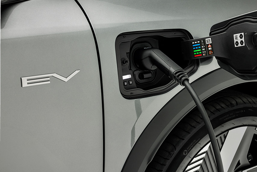 Mitsubishi Eclipse Cross charging port view