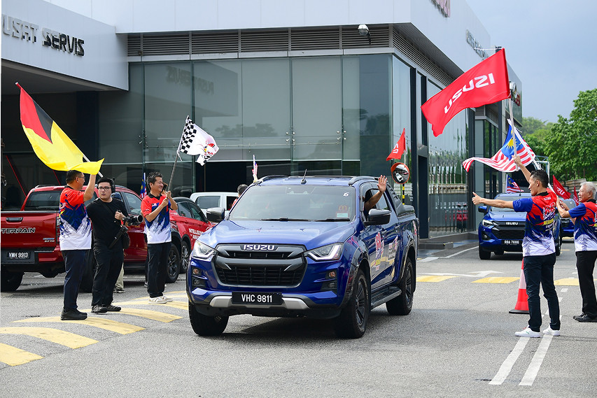 Isuzu Merdeka Convoy 2025 flag off view