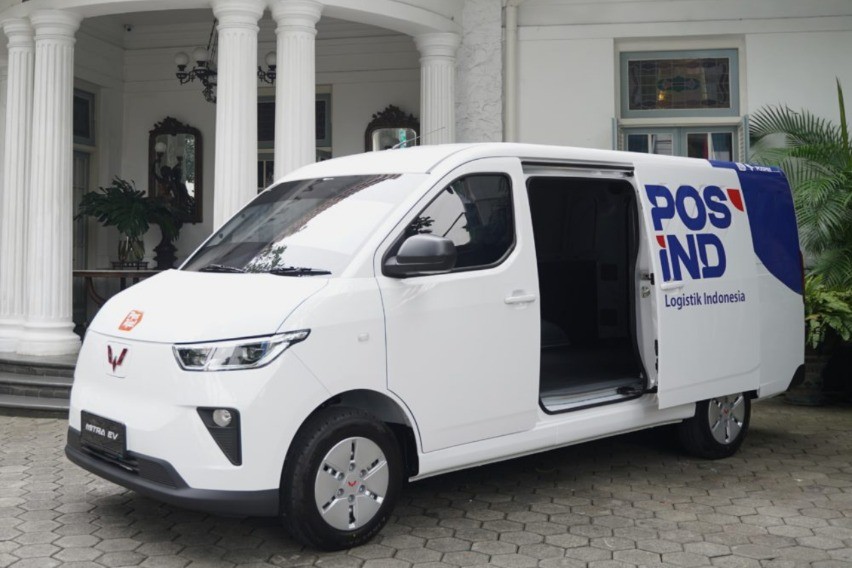 Pos Indonesia Gandeng Wuling Gunakan Mitra EV Blind Van Sebagai Armada Logistik
