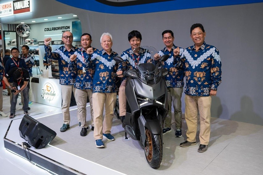 Yamaha XMax TechMax 2025 Hadir di IMOS dengan Layar TFT & Wind Screen Elektrik