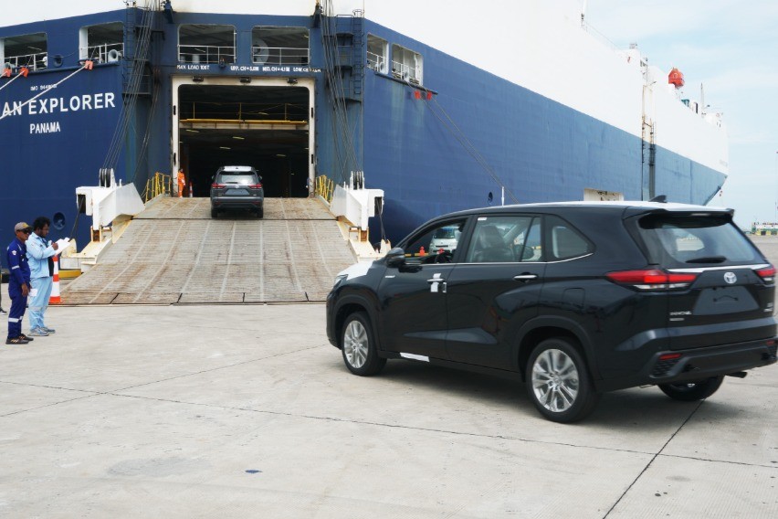 Ekspor toyota innova zenix