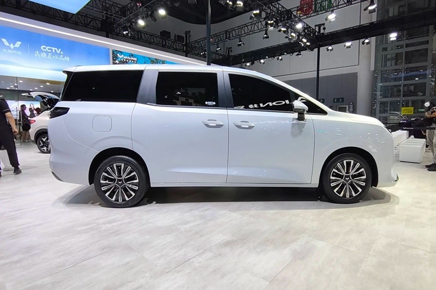 Wuling Xingguang 730