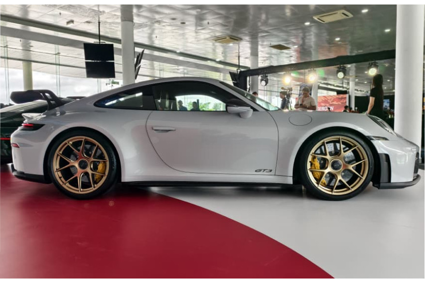 Porsche 911 GT3 side profile