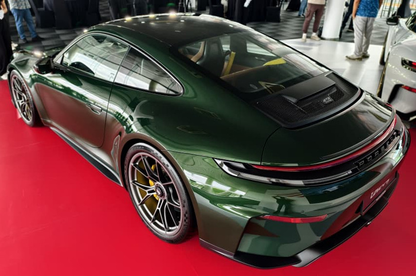 Porsche 911 GT3 Touring package rear view