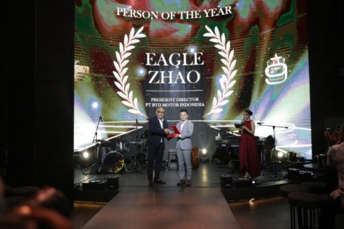 Eagle Zhao Dinobatkan sebagai Person of The Year dari CEC 2025 Eagle Zhao Dinobatkan sebagai Person of The Year dari CEC 2025