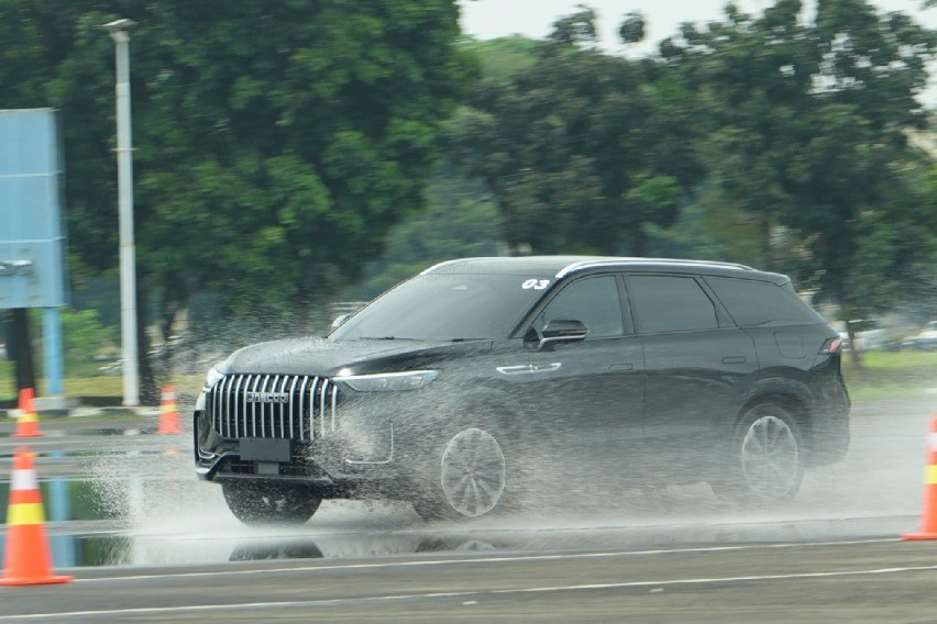 Review Jaecoo J8 ARDIS SHS First Drive