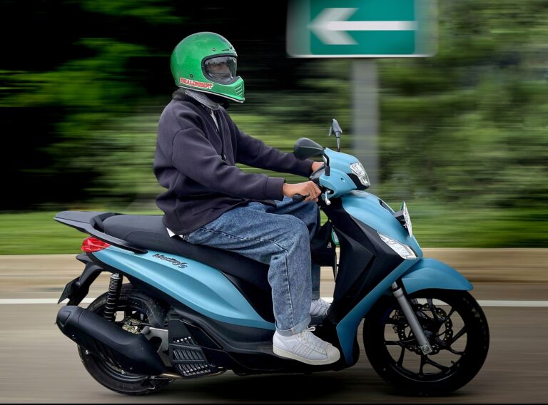 Test Ride Piaggio Medley S: Skutik Alternatif Buat yang Bosan Merek Jepang