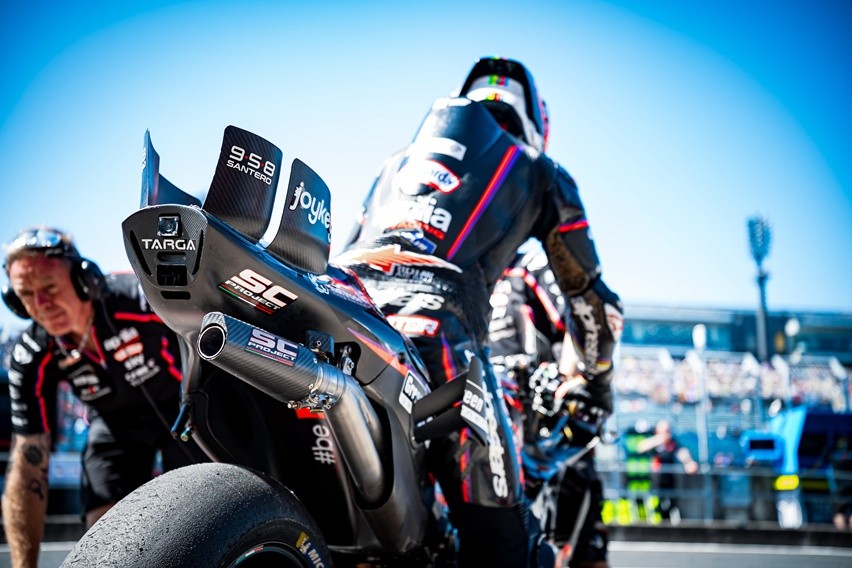 Aprilia Racing dan SC-Project Lanjutkan Kerja Sama Hingga MotoGP 2026