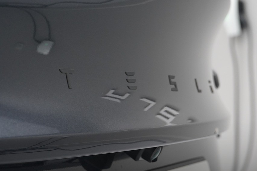 Tesla Model 3 Black Badge