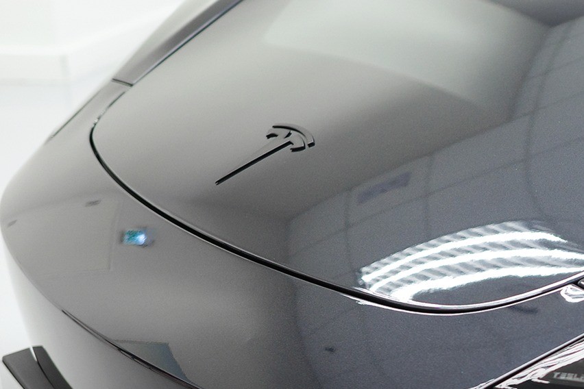 Tesla Model 3 Black Badge