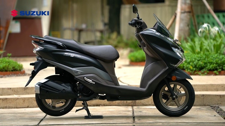 Suzuki Burgman 125 EX Chrome Edition