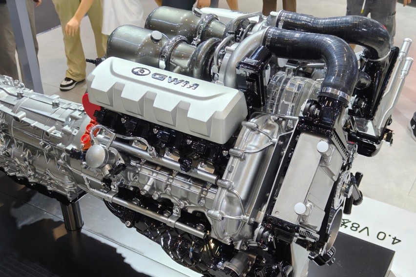 Mesin V8 4,0 liter GWM