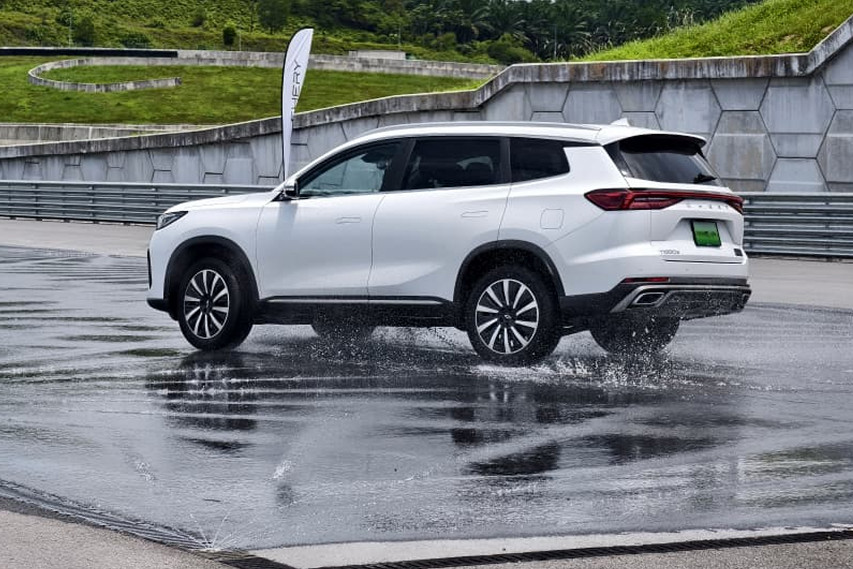 Chery Tiggo 8 PHEV rear view