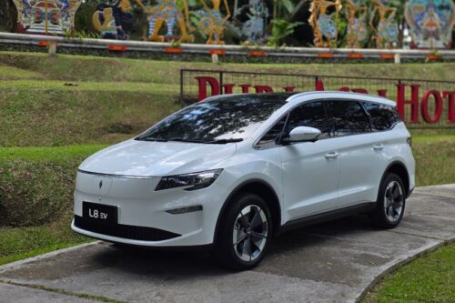 Nama Geely Tertera di Aletra L8 EV, Ini Alasan dan Hubungannya
