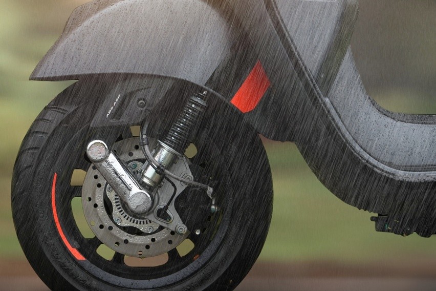 Suspensi depan Vespa GTS 150