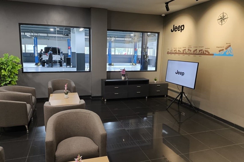 Jeep Lounge di diler