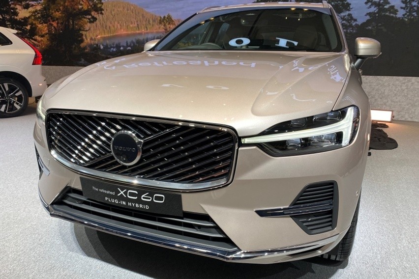 Tampak depan Volvo XC60 PHEV