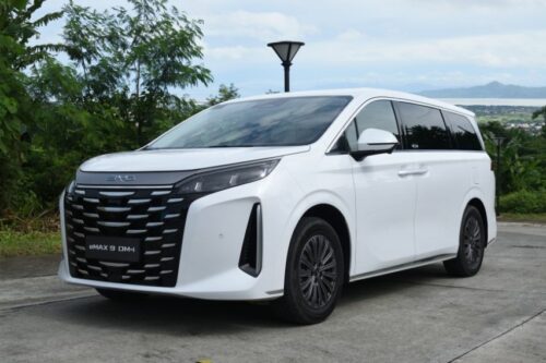 Check out the BYD eMAX 9 DM-i’s 2 trims Check out the BYD eMAX 9 DM-i’s 2 trims