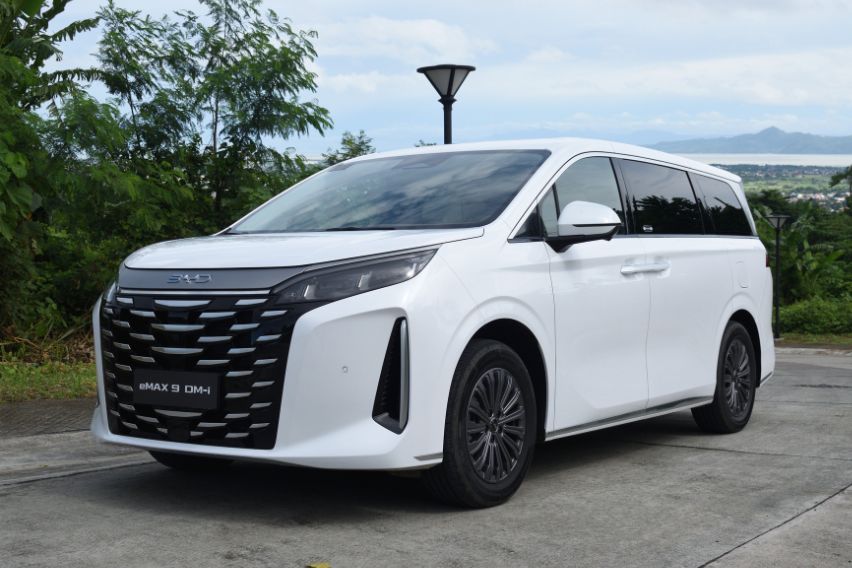 Check out the BYD eMAX 9 DM-i’s 2 trims