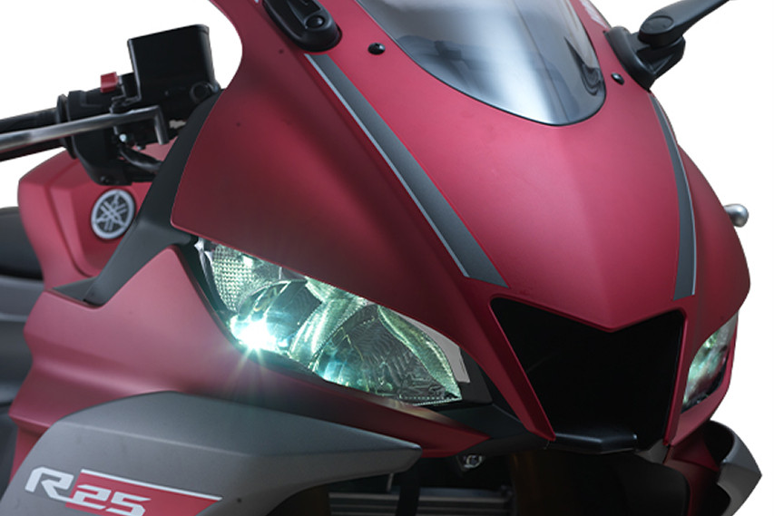 2025 Yamaha YZF-R25 fairing view