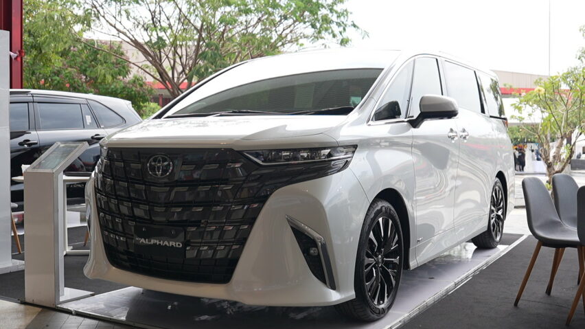 Toyota Alphard di Autovaganza 2025