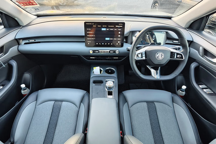 MG S5 interior dashboard