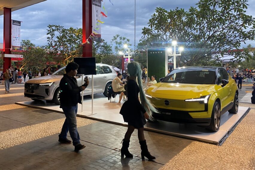 Volvo Pamerkan XC60 PHEV dan EX30 di Indonesia Autovaganza 2025