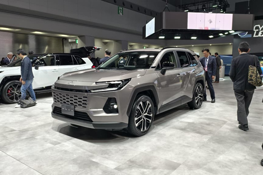 Toyota RAV4 front view