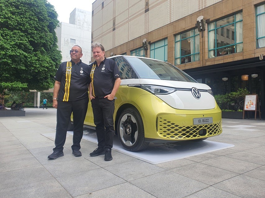 Perjalanan keliling dunia Rainer Zietlow dan ID Buzz dimulai di Indonesia