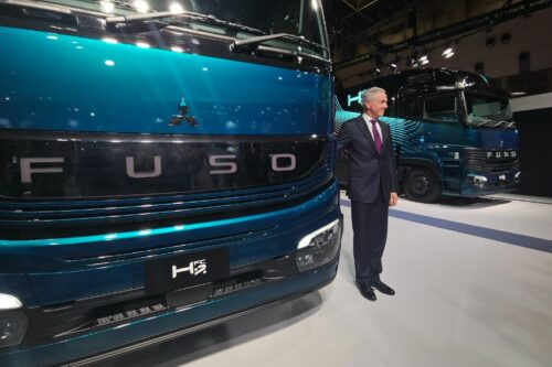 JMS 2025: Mitsubishi Fuso debuts H2IC and H2FC hydrogen prototype trucks JMS 2025: Mitsubishi Fuso debuts H2IC and H2FC hydrogen prototype trucks