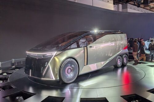 JMS 2025: Lexus presents 6-wheeler van  JMS 2025: Lexus presents 6-wheeler van