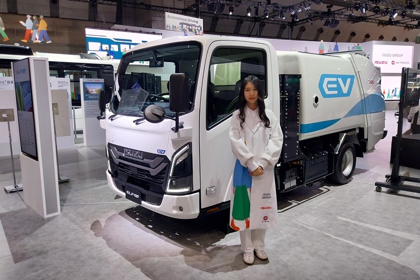 Isuzu Elf EV di JMS 2025