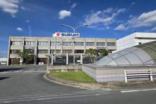 Suzuki Gunakan Kembali Baterai EV Bekas untuk Lampu Jalan Tenaga Surya Suzuki Gunakan Kembali Baterai EV Bekas untuk Lampu Jalan Tenaga Surya