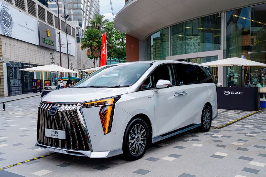 GAC M8 PHEV MPV