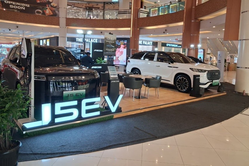Jaecoo J7 SHS dan J5 EV di Summarecon Mall Bekasi