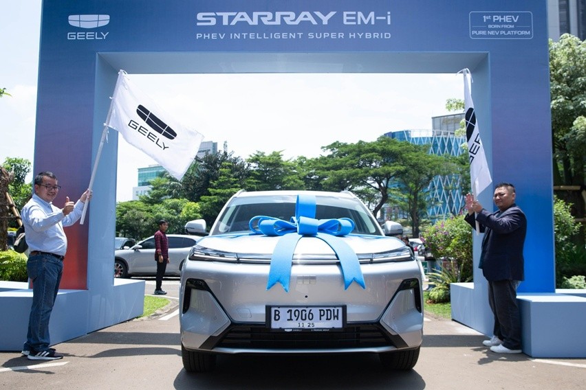 Pengiriman Geely Starray EM-i sudah resmi dimulai