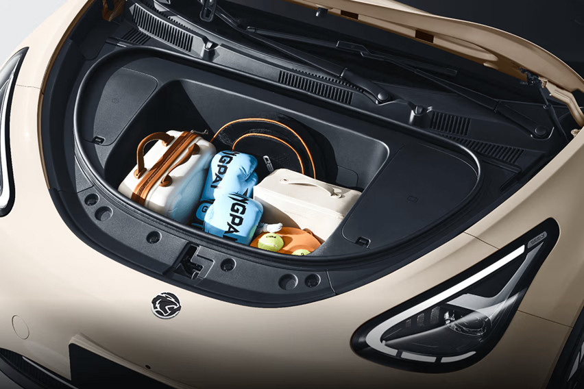 Proton e.MAS 5 frunk