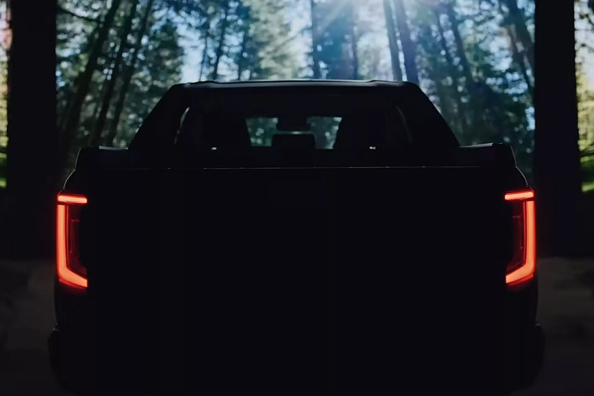 Next-gen Toyota Hilux rear