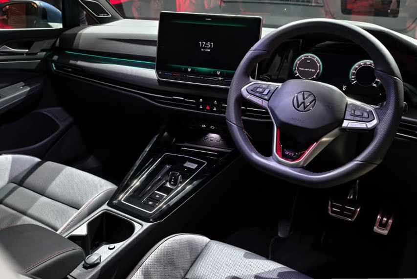 V2025 olkswagen Golf GTI interior view