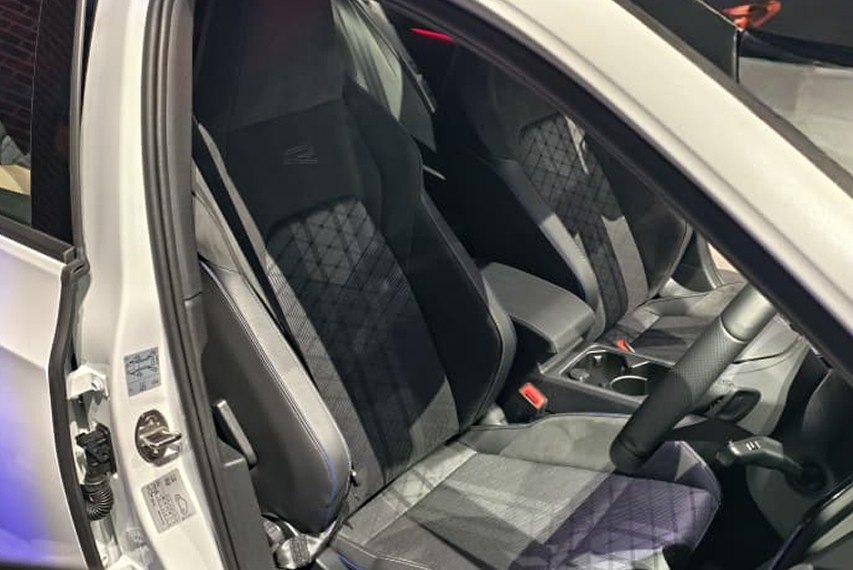 Volkswagen Golf R-Line seats view