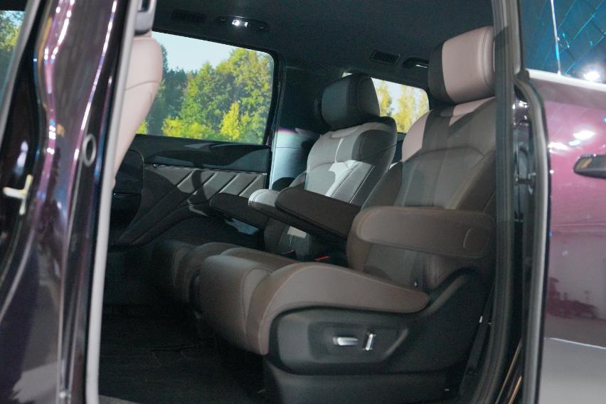 Kursi belakang wuling cortez darion