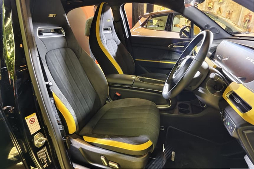 Ora Good Cat GT seats view