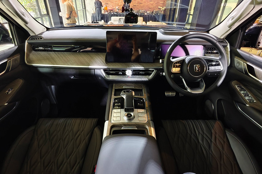 GWM TANK 500 HEV Black Edition 