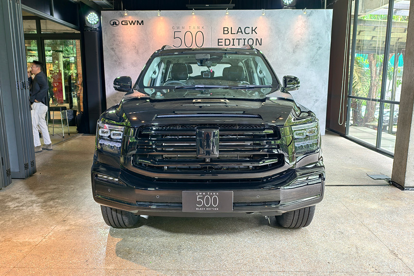 GWM TANK 500 HEV Black Edition front