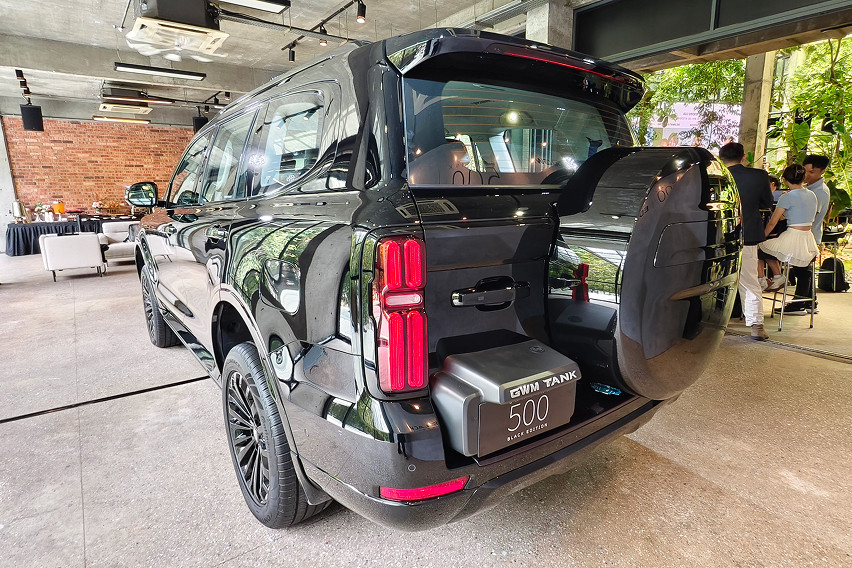 GWM TANK 500 HEV Black Edition rear