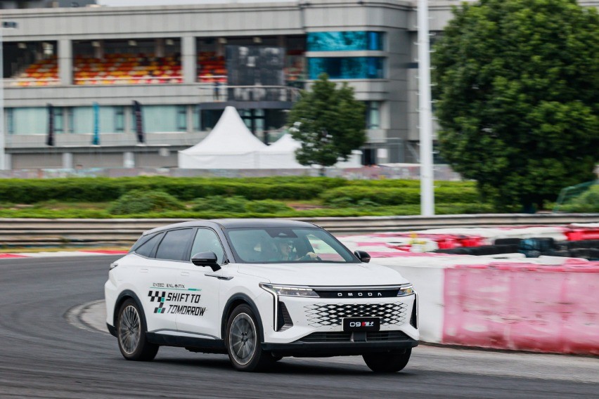 Omoda 09 SHS, SUV Bersuspensi Sekelas Maybach Siap Masuk Indonesia