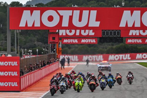 MotoGP Valencia 2025: Marco Bezzecchi Menang Brilian, Aprilia Akhiri Musim dengan Prestasi Besar