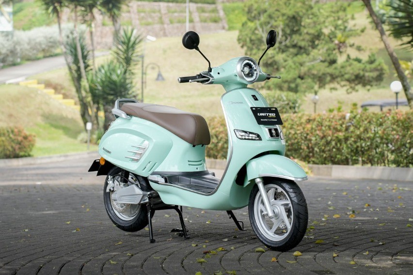 United C2000, Skutik Listrik Bergaya Retro dengan Jarak Tempuh 185 Km