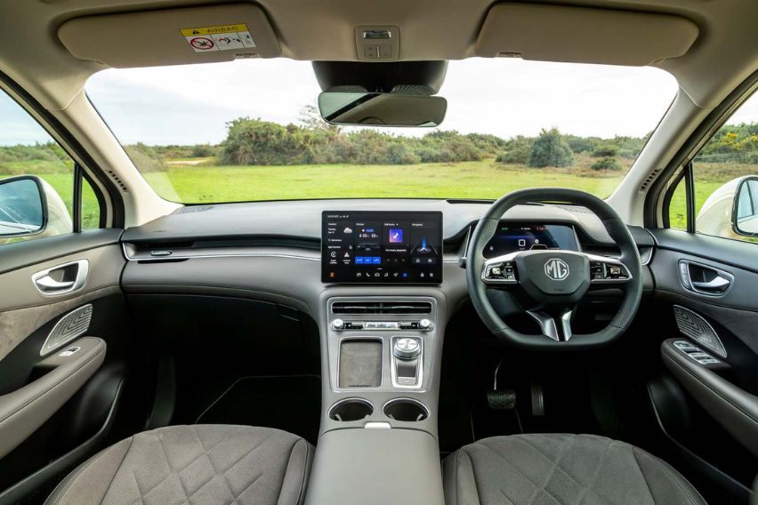 MG S6 interior