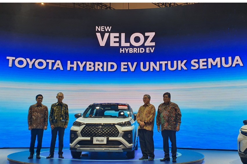 Toyota Resmi Memperlihatkan Veloz HEV, Harga Pre-Book Rp299 Juta
